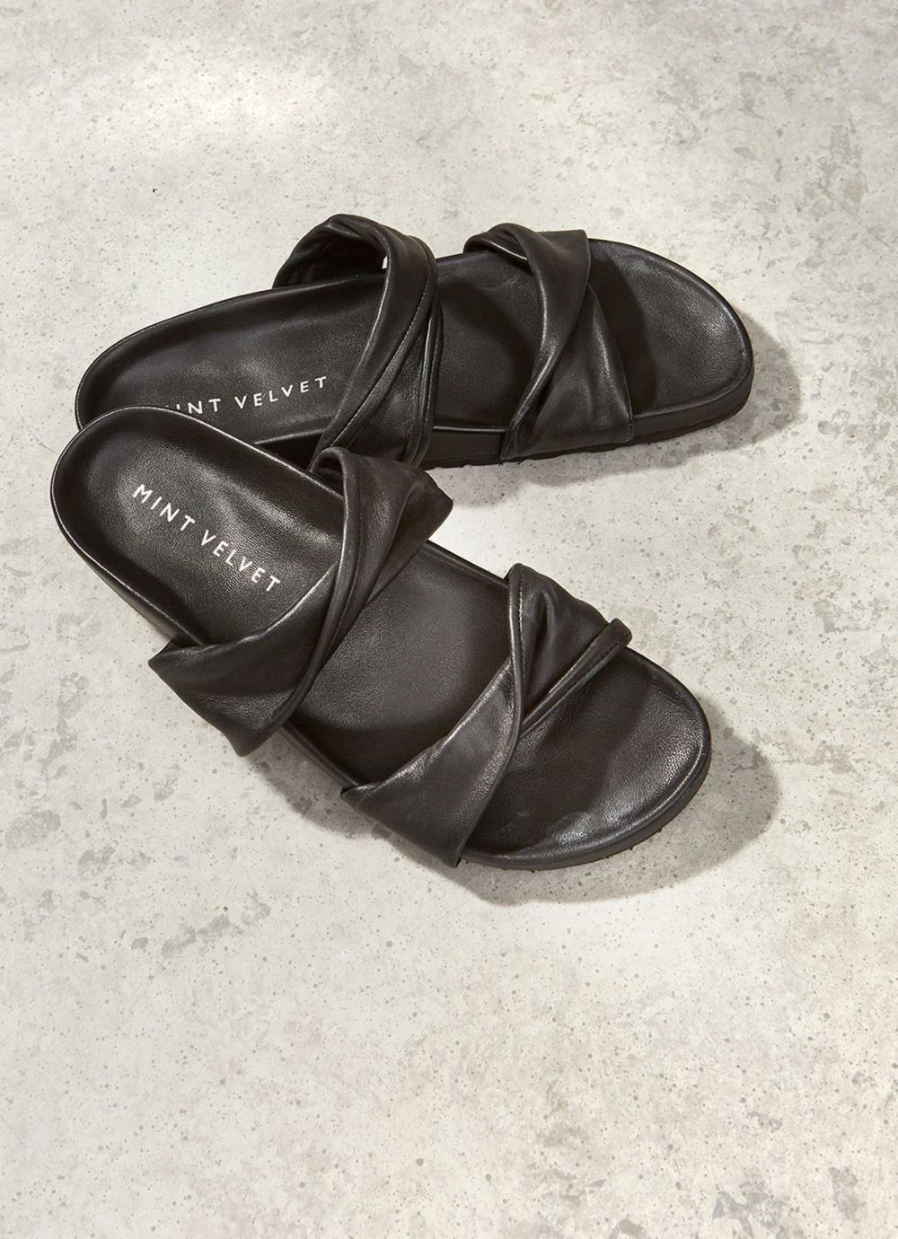 Sia Black Twisted Sliders