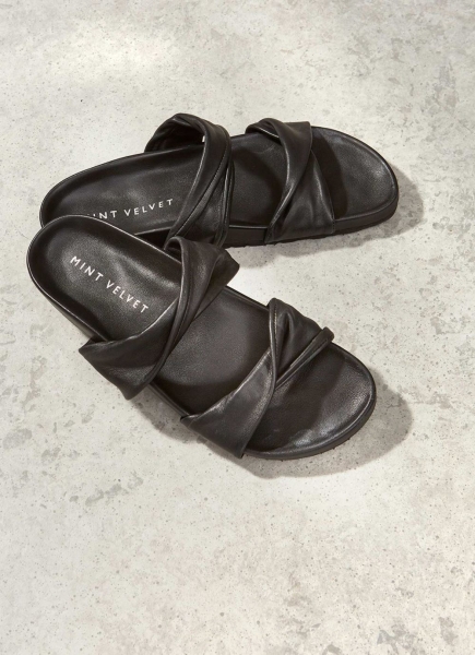 Sia Black Twisted Sliders